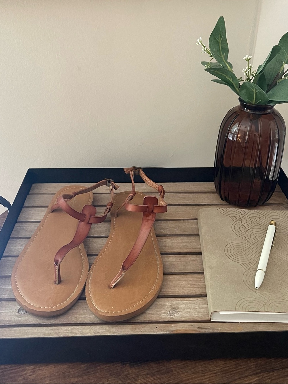 Universal Thread Tan Brown T-Strap Woven Sandals